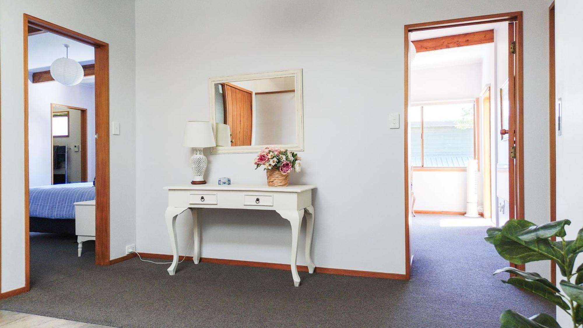 Large, Comfy, Stylish Apartment Havelock North Exterior foto
